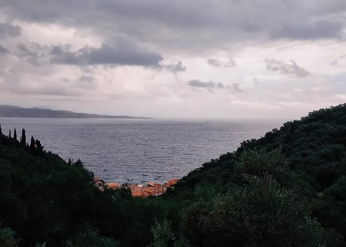 Kaminaki Seaview Apartments