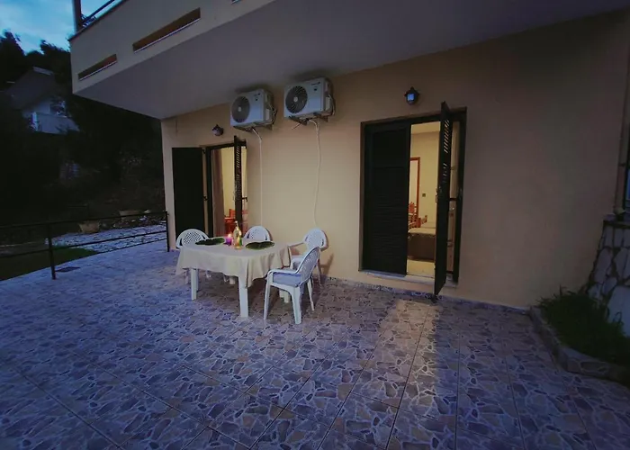 Kaminaki Seaview Apartments